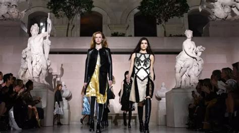 louis vuitton louvre 2021|louis vuitton runway dresses.